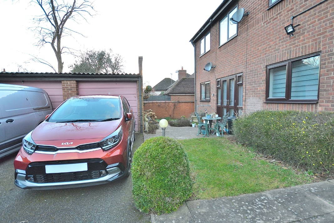 Homestead Way, Northampton Edward Knight Estate Agents