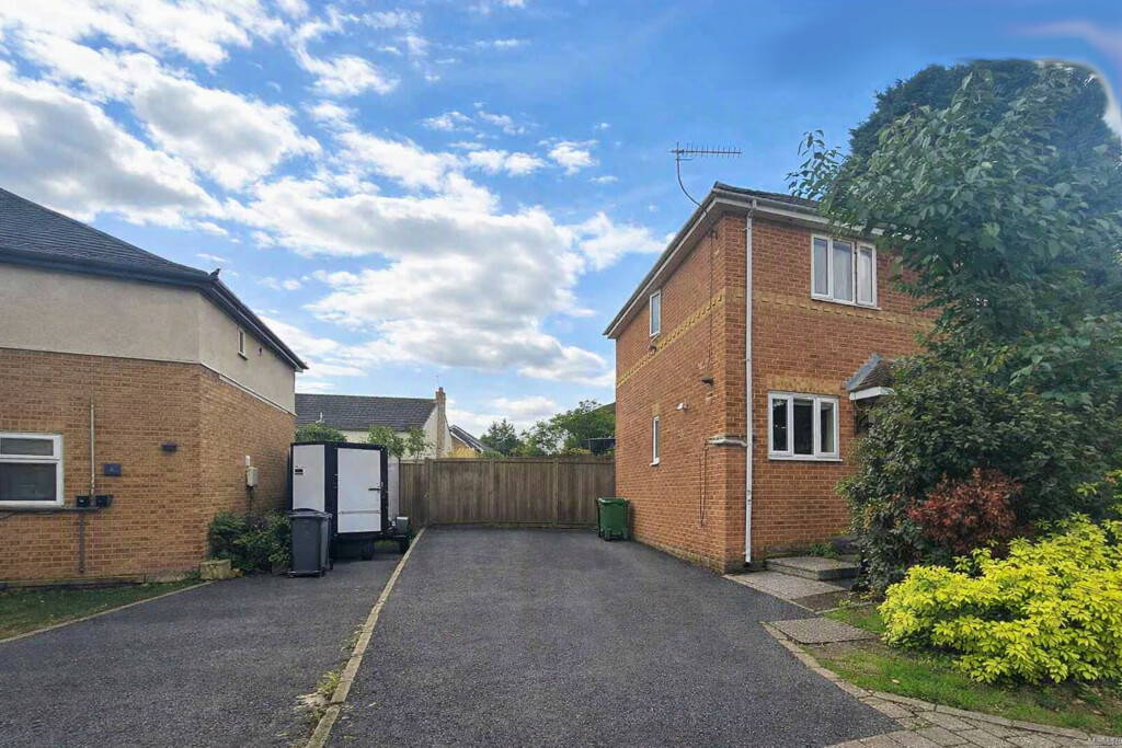 Clover Close, Rugby
